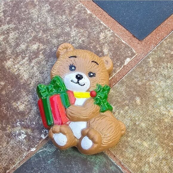 Vintage Retro Russ Plastic Christmas Teddy Bear Brooch - Picture 1 of 2